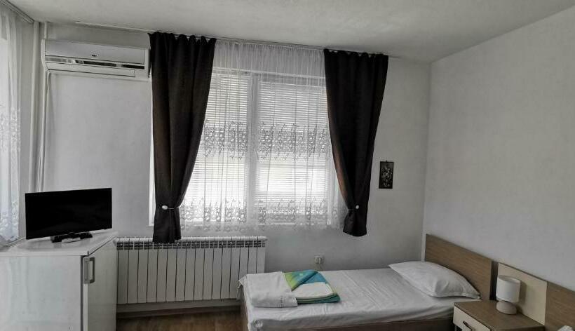 Habitació Estàndard amb Terrassa, къща за гости The Sunny Corner