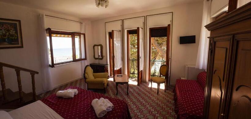 Номер Стандарт Трехместный, Villa Sarina