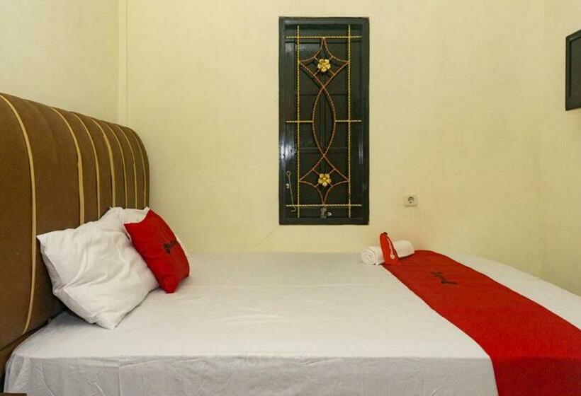 Номер Deluxe, Reddoorz Near Sentani Airport Jayapura