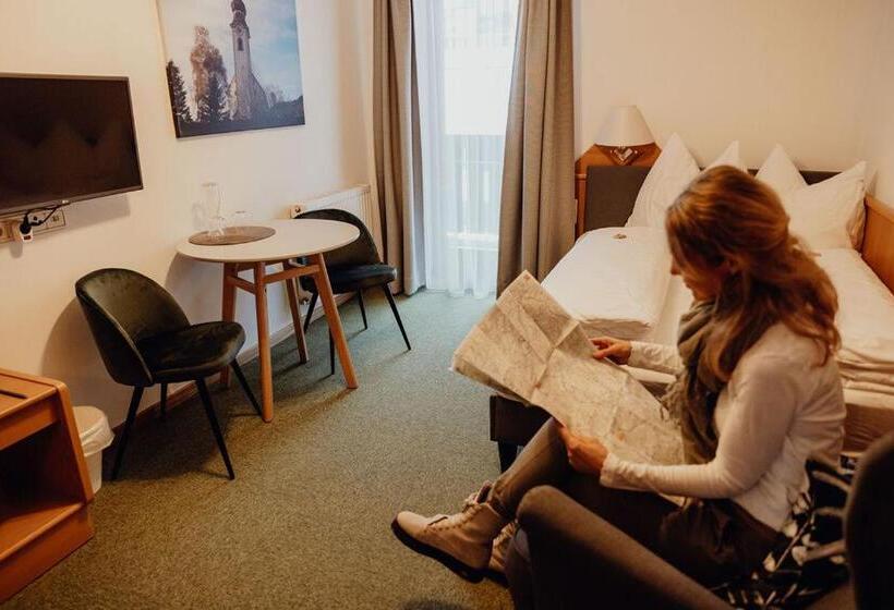 Номер Стандарт Индивидуальный с Балконом, Dorfcafe Unken Hotelpension Swirtshaus Im Dorf