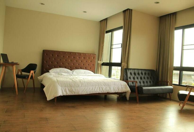 Номер Стандарт с Балконом, The Residence Thepkanjana