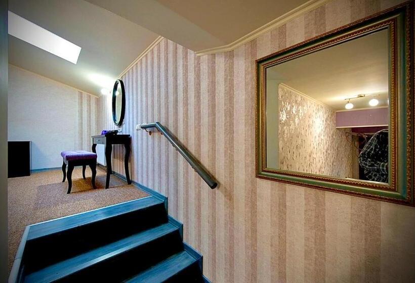 سوییت دوبلکس, Green Villa