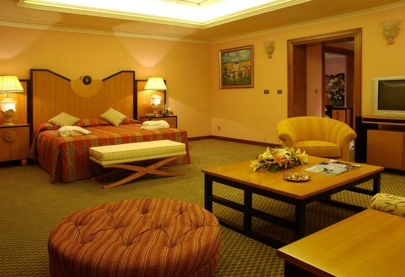 Вилла 3 Спальни, Al Raha Beach
