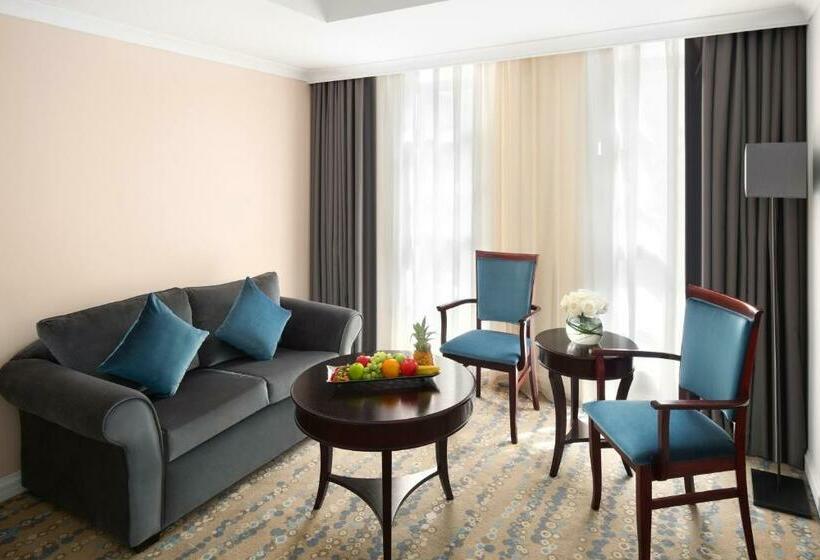 Трехместный Президентский, Anwar Al Madinah Movenpick