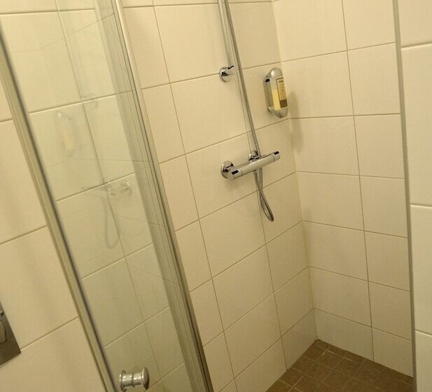 标准间, Hedenstugan B&b