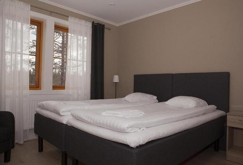 غرفة عائلية, Pinetree Lodge