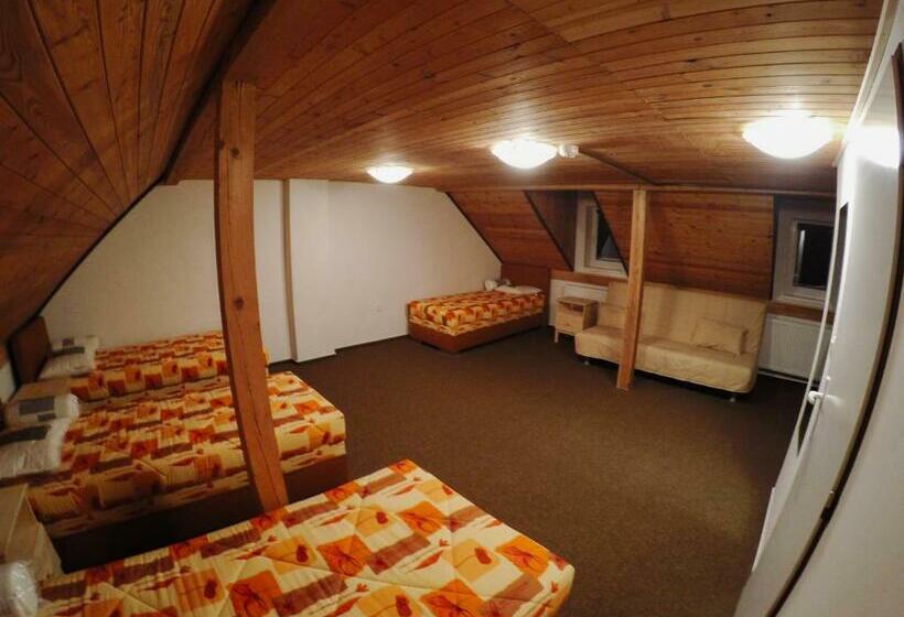 Семейный Номер, & Restaurant Adolfovský Dvůr