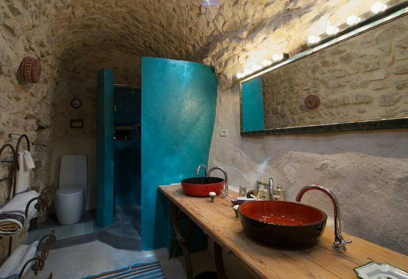 جناح مطلّ علي الجبل, Auberge De Tamezret