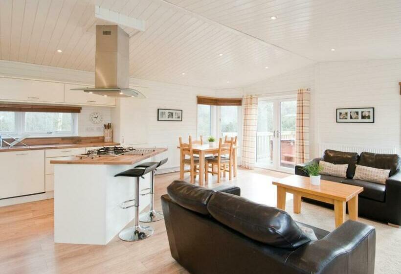 Дом 2 Спальни, Warren Lodges