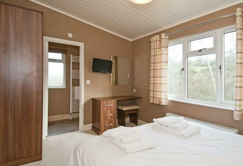 ２ベッドルームハウス, Warren Lodges