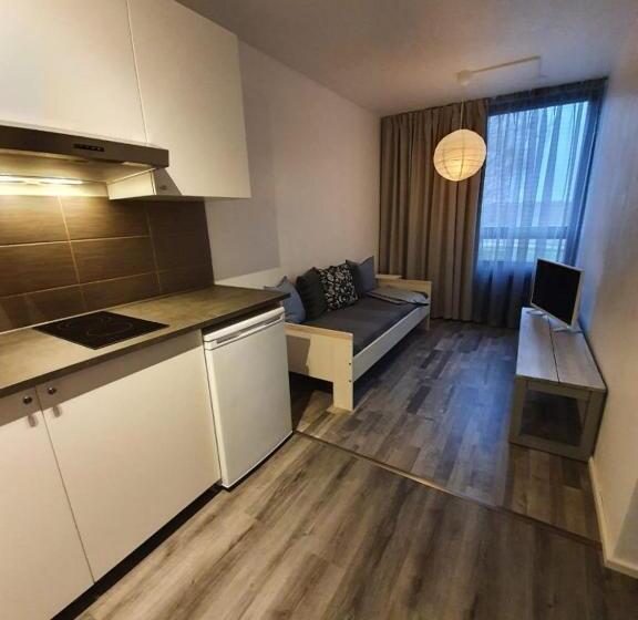 Апартаменты 2 Спальни, & Hostel Silmu