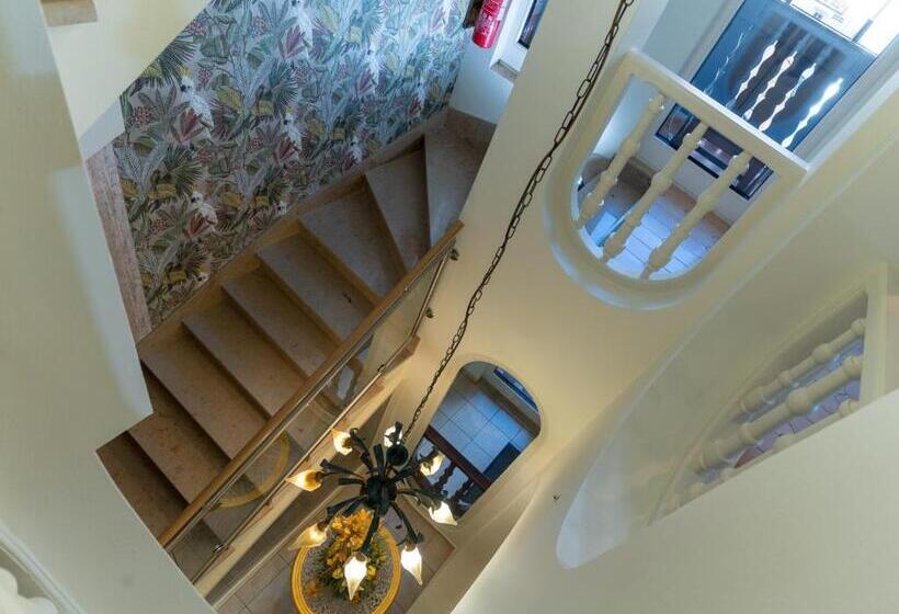 اتاق استاندارد سه نفره, Teátrum Boutique