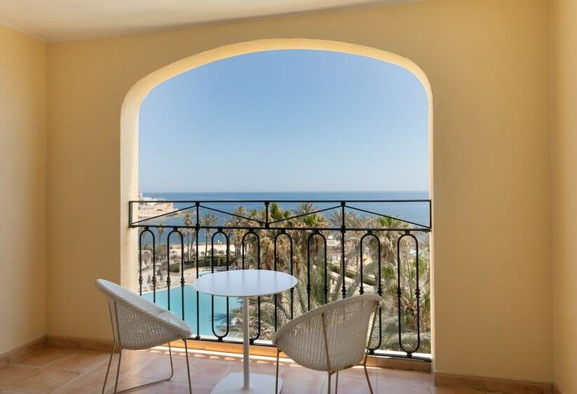 اتاق اجرایی با چشم‌انداز دریا, Hilton Malta
