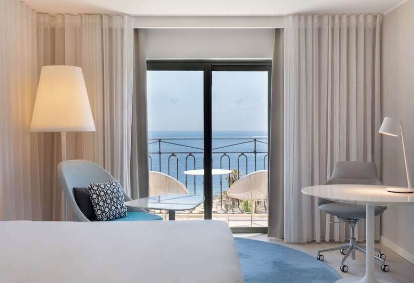 اتاق اجرایی با چشم‌انداز دریا, Hilton Malta