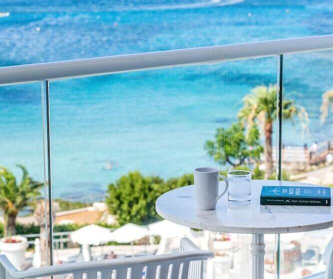 Студия Стандарт Двуспальная Кровать, King Jason Protaras   Designed For Adults By Louis Hotels