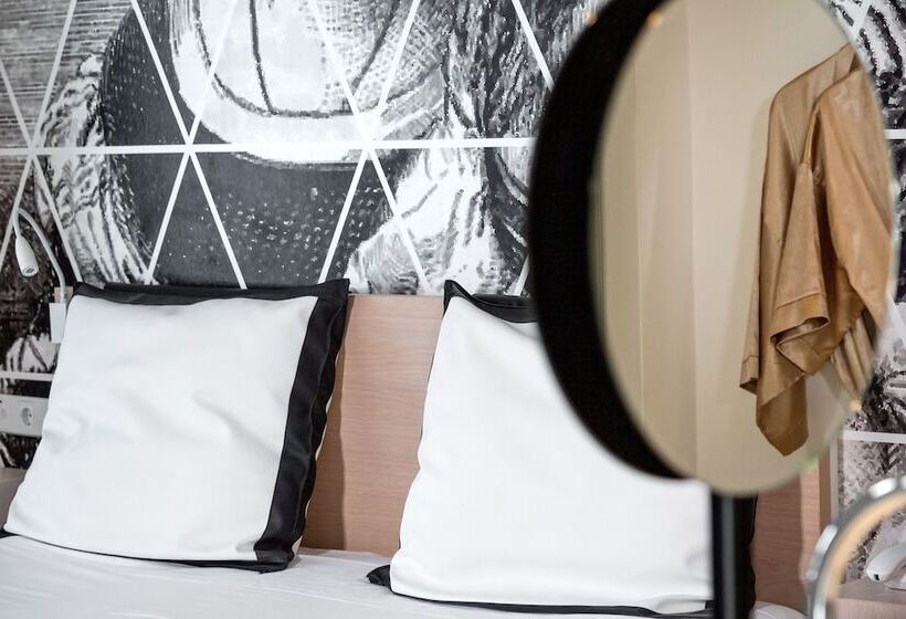 Люкс Боковой Вид на Море, King Jason Protaras   Designed For Adults By Louis Hotels
