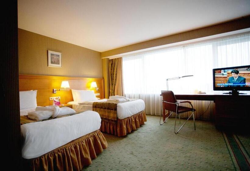 Quarto Deluxe, Vilnius Park Plaza Hotel, Restaurant & Terrace, Panorama Bar, Conference & Banquet Center