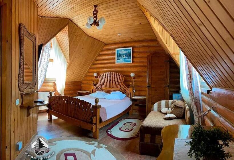 Трехместный Номер Стандарт с Балконом, Smerekovyi Dvir