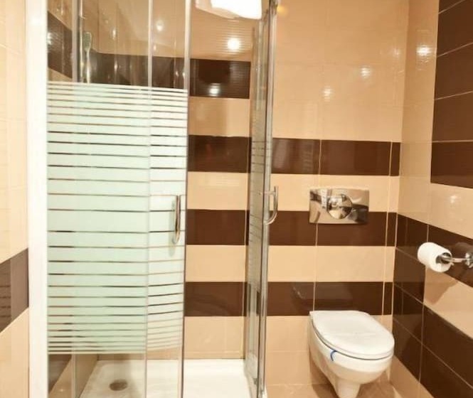 اتاق کلاس بیزنس, Bistrita