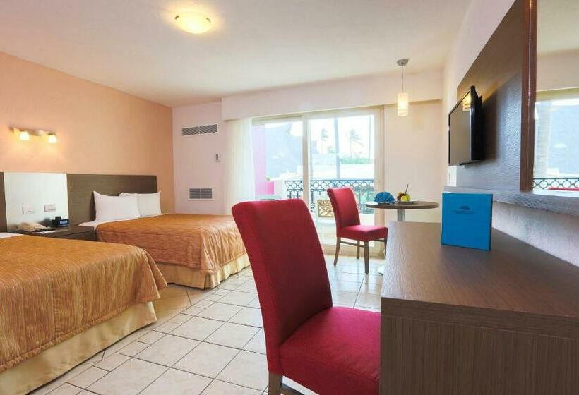 اتاق استاندارد سه تخته با چشم‌انداز باغ, Crown Paradise Club All Inclusive