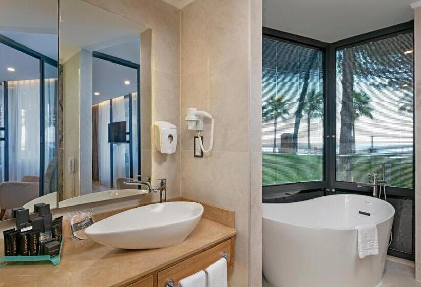 Suite with Terrace, Dobedan World Palace