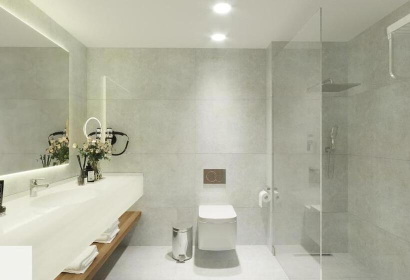 Superior Quadruple Room, Dobedan World Palace
