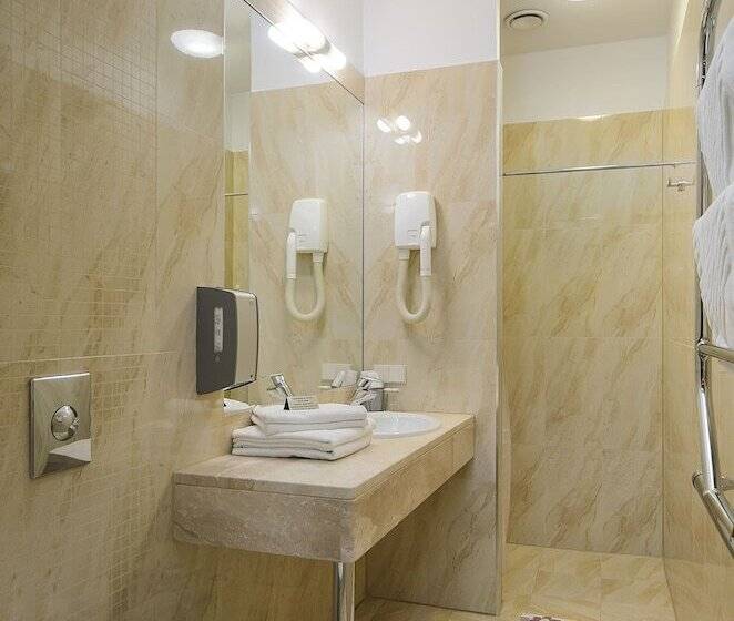 اتاق استاندارد, Fifth Corner