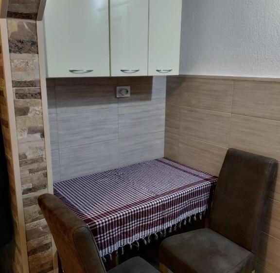 استودیوی استاندارد, Guest House Rg