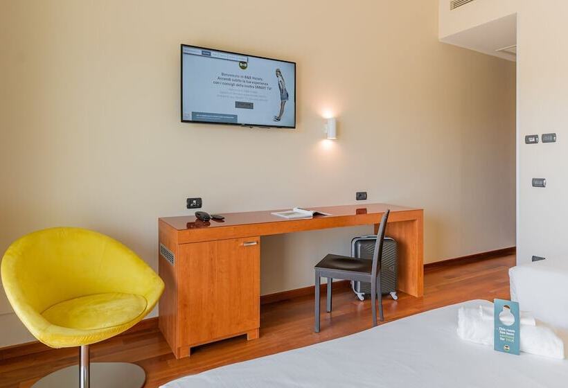 Standard Triple Room with Terrace, B&b Hotel Pisa