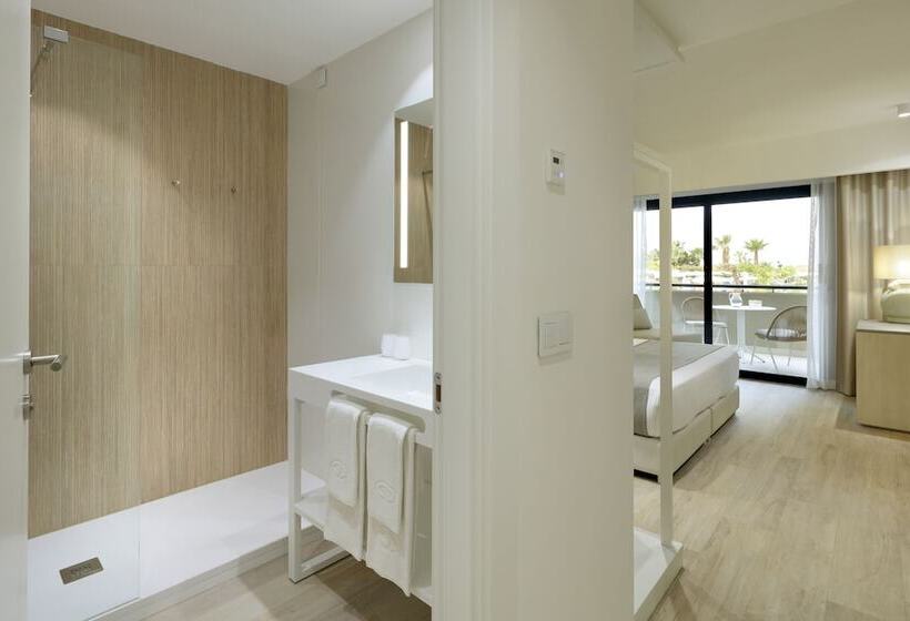 Quarto Deluxe Vista Piscina, Grand Palladium Sicilia Resort & Spa