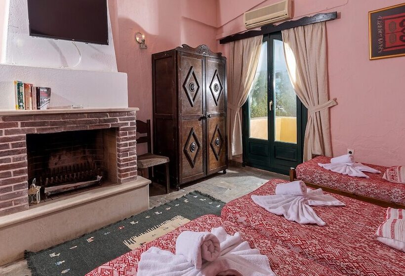 Quarto Estandar, Arolithos Traditional Village