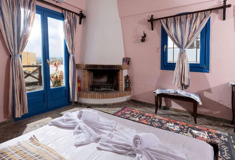 Quarto Triplo Estandar, Arolithos Traditional Village