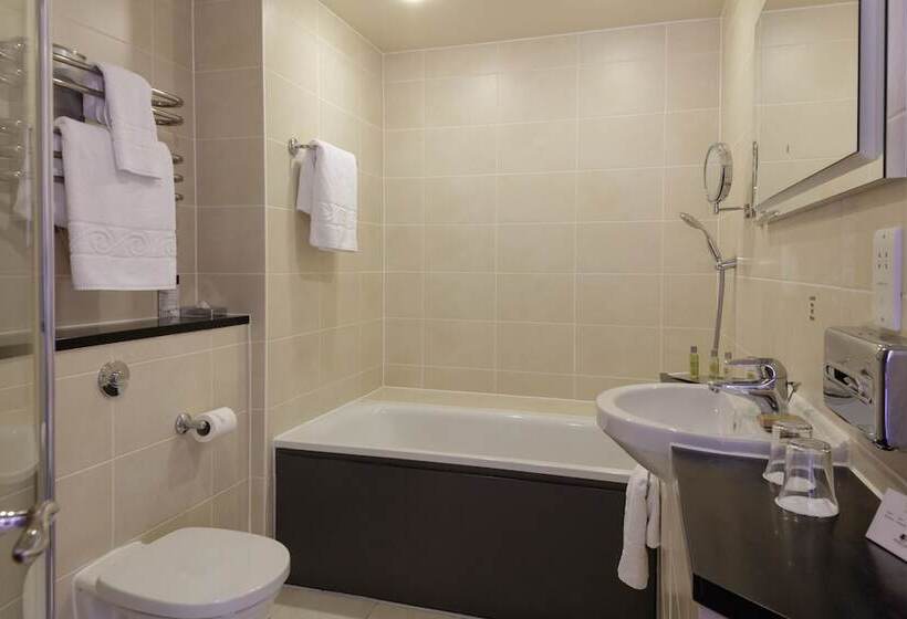 اتاق لوکس, Cambridge Belfry Hotel & Spa