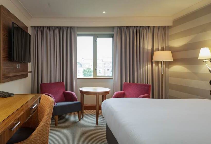 اتاق لوکس, Cambridge Belfry Hotel & Spa