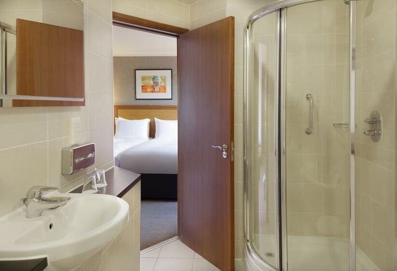 اتاق لوکس, Cambridge Belfry Hotel & Spa