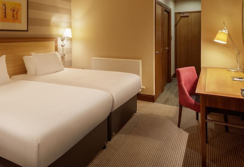 اتاق لوکس, Cambridge Belfry Hotel & Spa