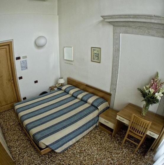 اتاق استاندارد با سرویس بهداشتی مشترک, Casa Sant Andrea