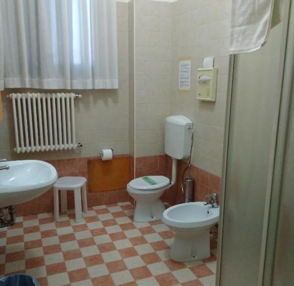 اتاق استاندارد سه تخته با سرویس بهداشتی مشترک, Casa Sant Andrea