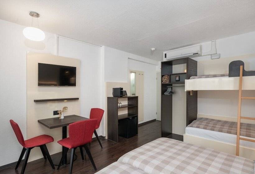 スタンダード４人部屋, Derby Interlaken   Action & Relax Hub
