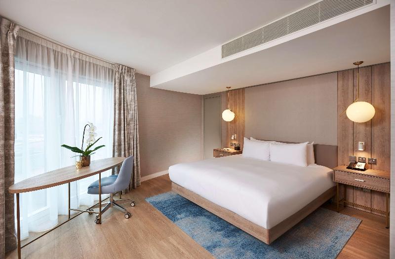 Deluxe Suite King Bed, Doubletree By Hilton Hotel London Excel