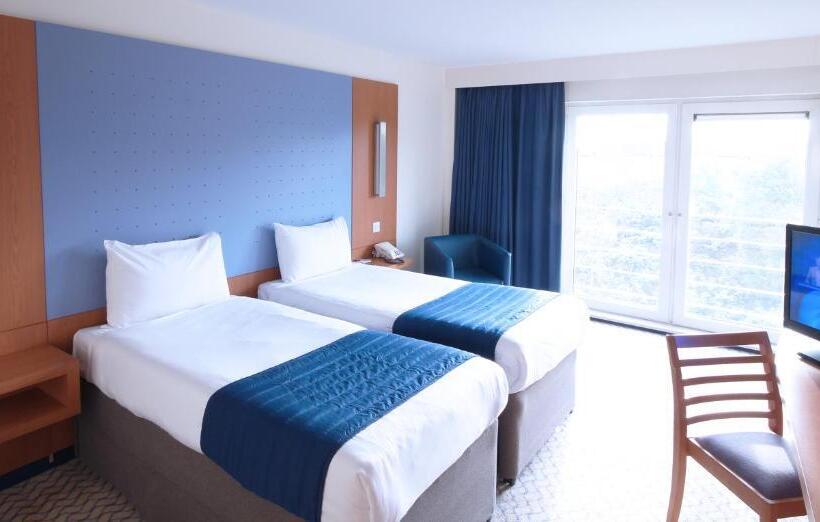 Номер Стандарт, Ramada London North