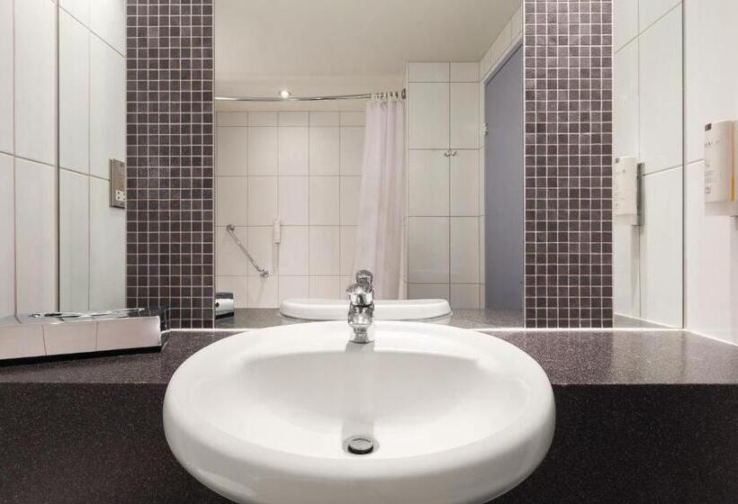 Номер Executive, Ramada London North