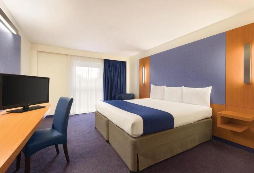Номер Executive, Ramada London North