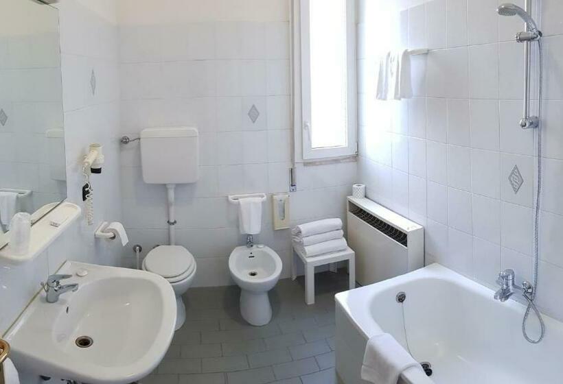 اتاق استاندارد سه نفره, Terme Di Castel San Pietro