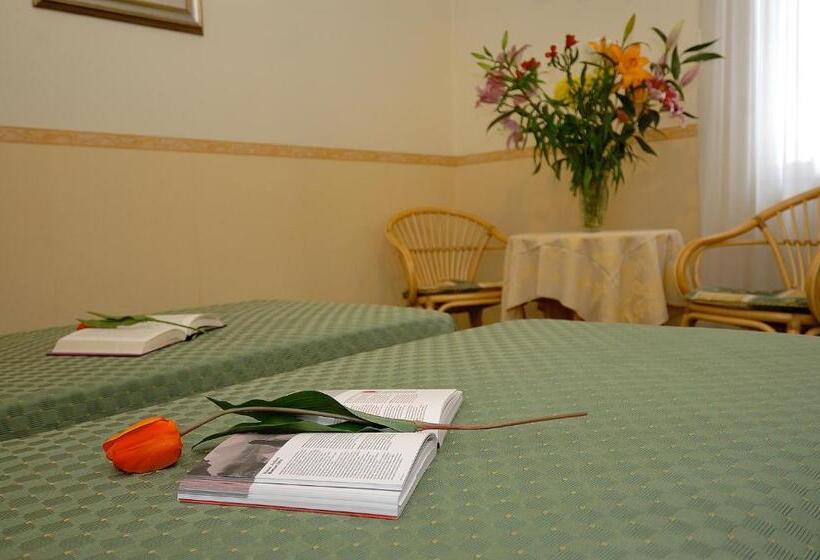 اتاق کلاسیک, Villa Angelica