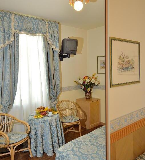 اتاق استاندارد سه نفره, Villa Angelica