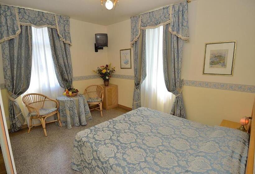 اتاق استاندارد سه نفره, Villa Angelica