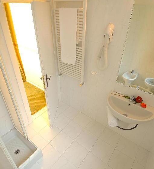 اتاق استاندارد چهار تخته, Villa Angelica