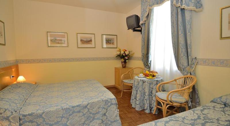 اتاق استاندارد چهار تخته, Villa Angelica