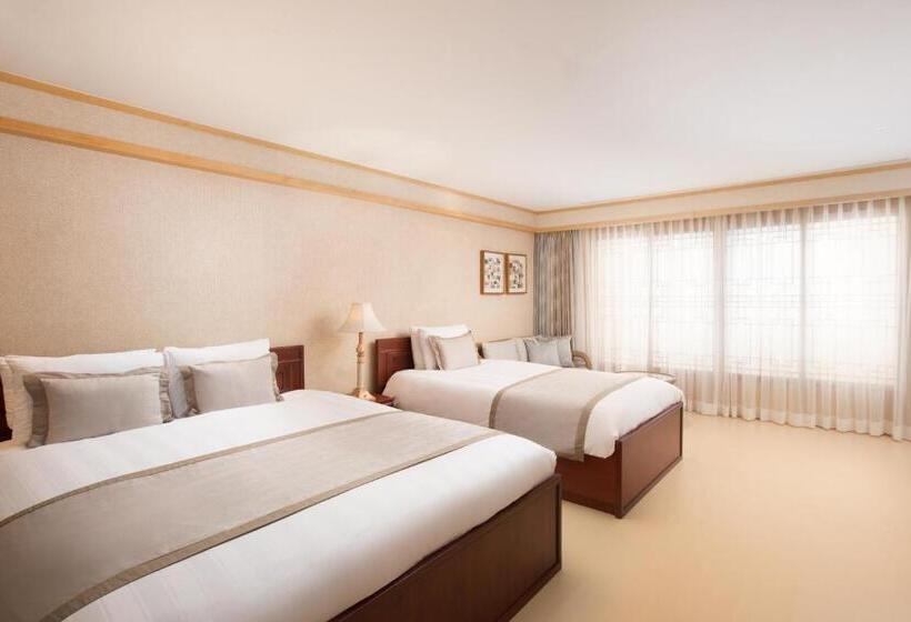 Семейный Номер Вид на Сад, Lotte Hotel Jeju